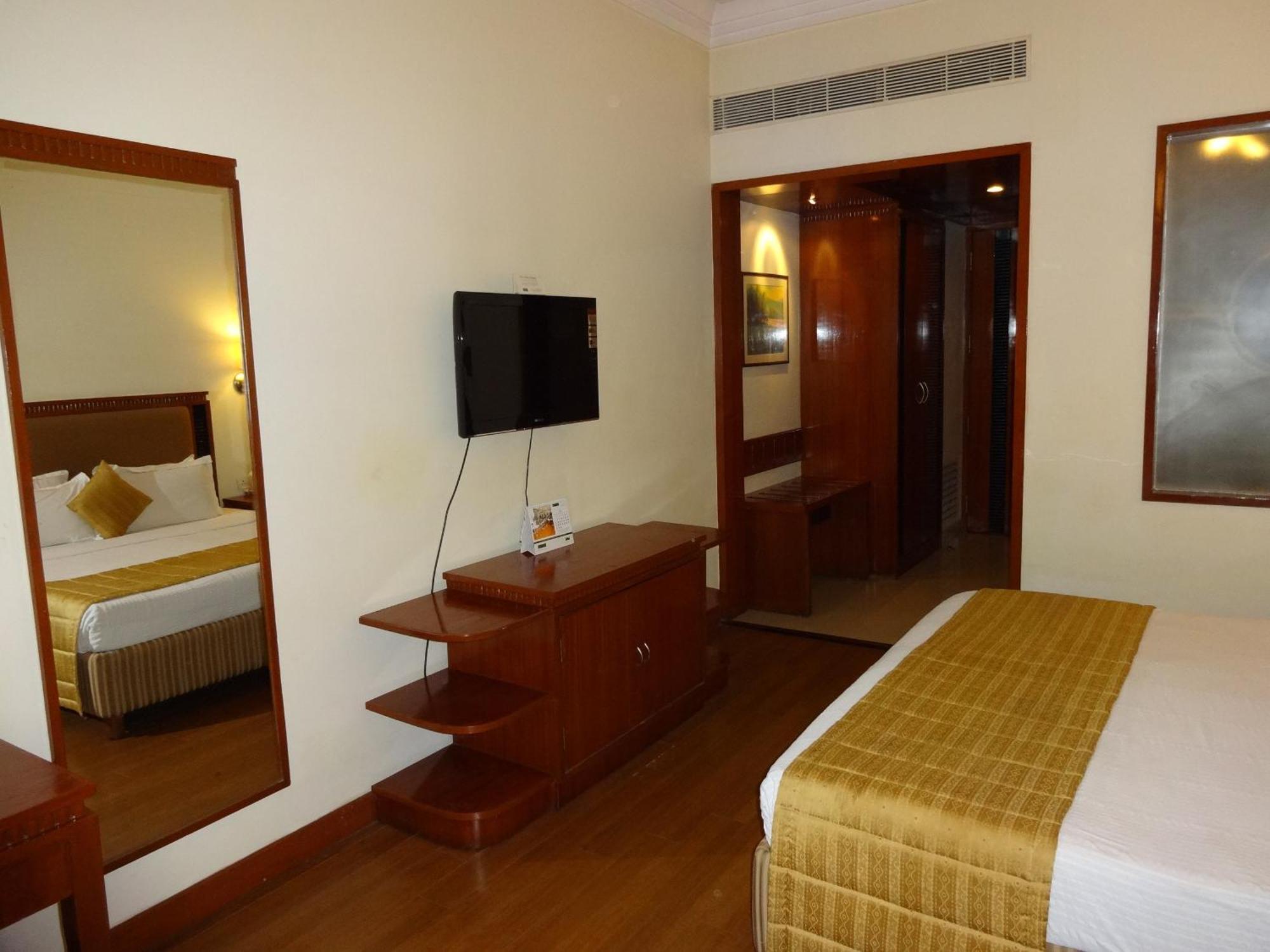 รอยัลคอร์ท Hotel มทุราย ห้อง รูปภาพ