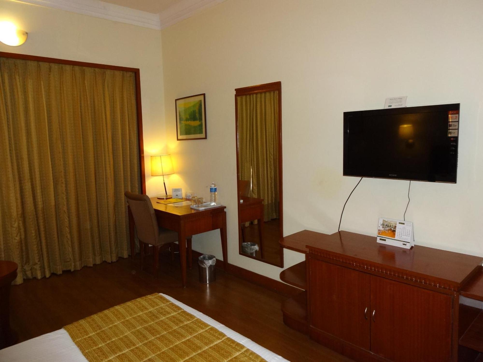 รอยัลคอร์ท Hotel มทุราย ห้อง รูปภาพ