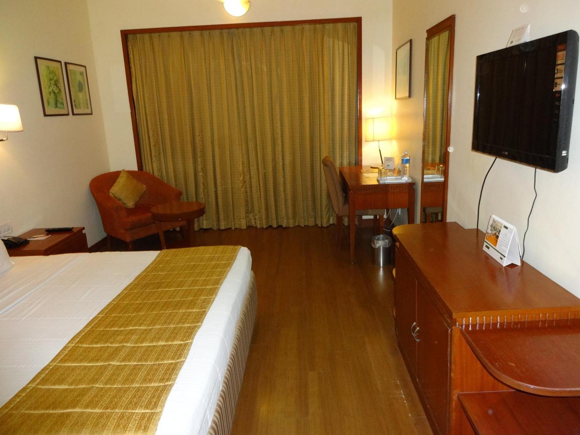 รอยัลคอร์ท Hotel มทุราย ห้อง รูปภาพ