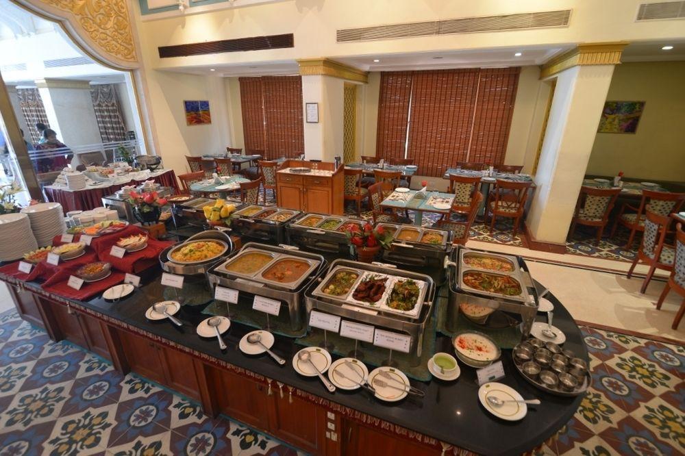 รอยัลคอร์ท Hotel มทุราย ภายนอก รูปภาพ