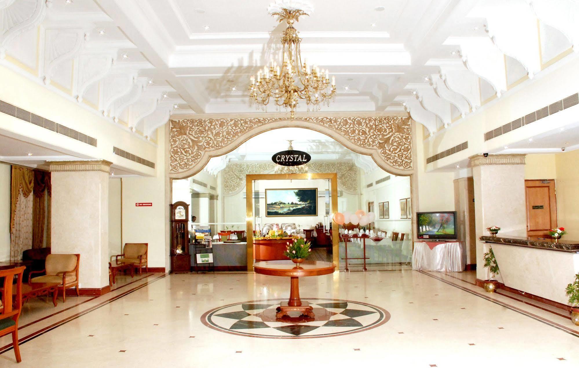 รอยัลคอร์ท Hotel มทุราย ภายนอก รูปภาพ