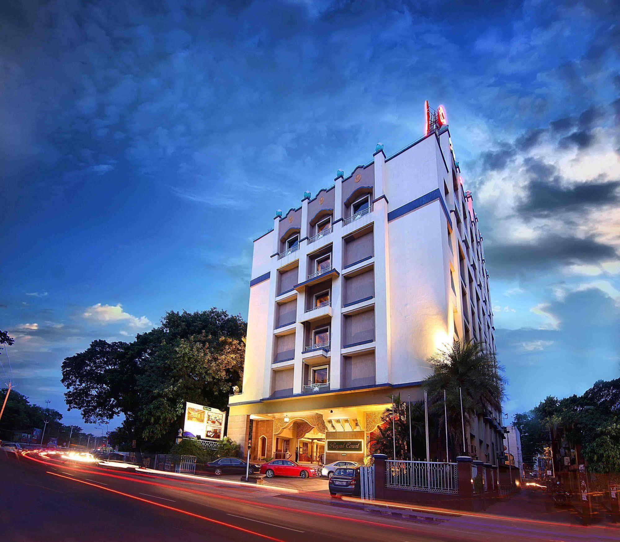 รอยัลคอร์ท Hotel มทุราย ภายนอก รูปภาพ