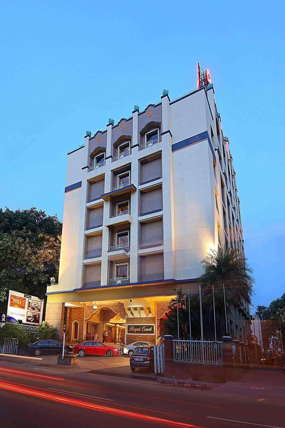 รอยัลคอร์ท Hotel มทุราย ภายนอก รูปภาพ